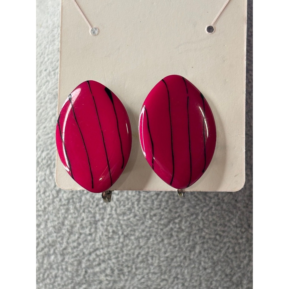 #36. Vintage Pink Black Oval Clip-on Earrings